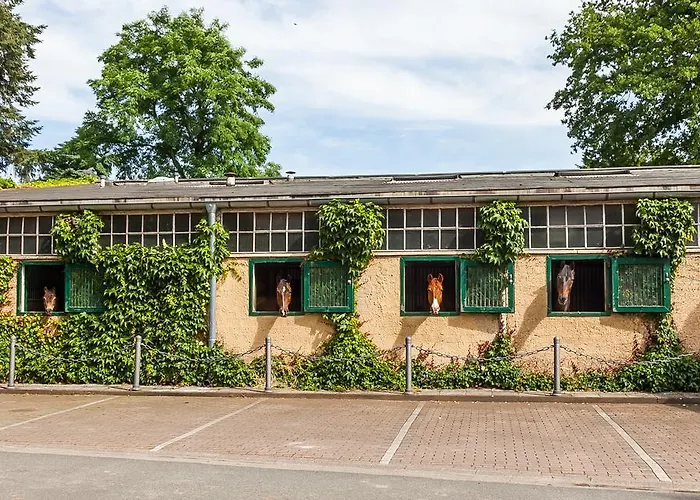 Отель Gaestehaus Schloss Bothmer Швармштедт